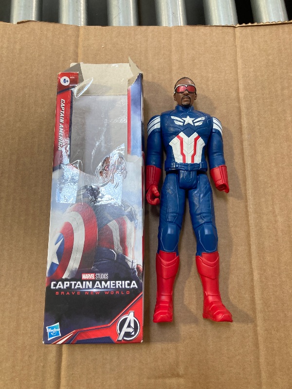 Photo 1 of Marvel Studios Captain America Brave New World, Titan Hero Series, 12-Inch Captain America Action Figure, Super Hero Toys for Kids 4 and Up