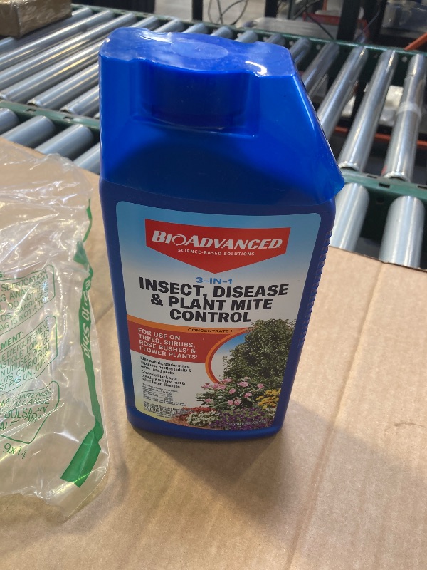 Photo 1 of BioAdvanced 3-in-1 Insect, Disease & Plant Mite Control, Concentrate II, 32 FOZ