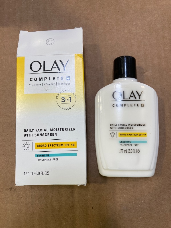 Photo 1 of Olay Complete+ Face Moisturizer with Sunscreen SPF 40, For Sensitive Skin, Broad Spectrum Sun Protection, Fragrence-Free - No White Cast on All Tones, Nourishes Moisture Barrier - Ceramides, 6 Oz