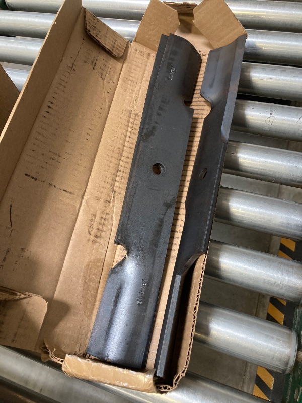 Photo 1 of Ferris Mower OEM Blades For 61" Non ICD Deck 