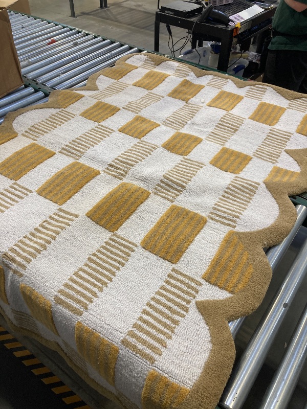 Photo 1 of Area Rug Medium/Large