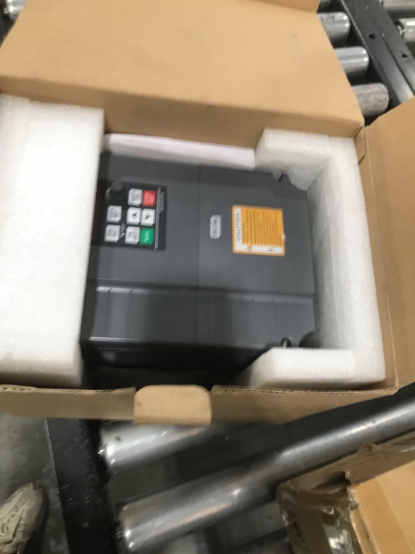 Photo 1 of 10HP 7.5KW VFD Single-Phase to 3-Phase Converter, Used on?7.5HP(5.5kW) 34 Amps 200-230V 3-Phase Motor, Input/Output 200V-230V,Variable Frequency Drive