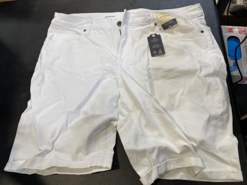 Photo 1 of St. John's Bay Womens Mid Rise Bermuda Short-Plus ( size 22 W ) 