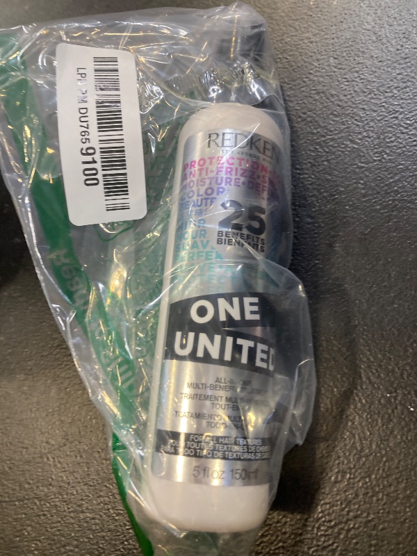 Photo 1 of Redken One United All-In-One Leave In Conditioner | Multi-Benefit Treatment | Heat Protectant Spray for Hair | All Hair Types | Paraben Free