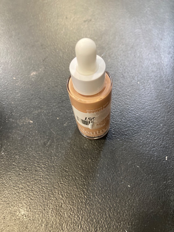 Photo 1 of Neutrogena Healthy Skin Sensitive Skin Serum Foundation with Pro-Vitamin B5, Color Correcting & Pore Minimizing Liquid Foundation & Face Serum, Buildable Coverage, Light/Medium 01, 1 oz
