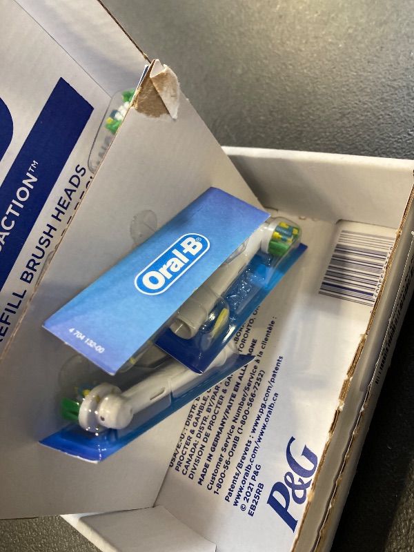 Photo 1 of Oral-B Floss Action Replacement Brush Heads for an Oral-B Electric Toothbrush, Pack of 6