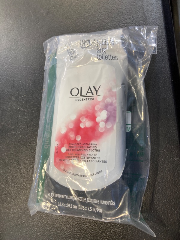 Photo 1 of Olay Regenerist Micro-Exfoliating Wet Cleansing Cloths, Multicolor, 30 Count 