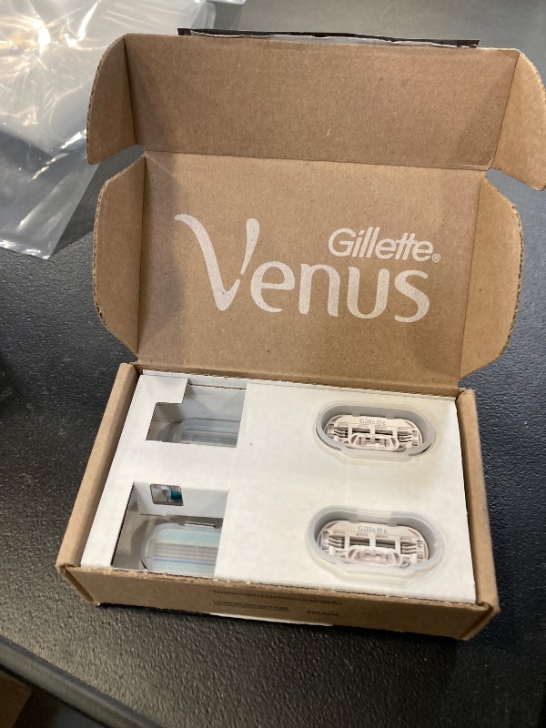 Photo 1 of Gillette Venus Smooth Women's Razor Handle + 6 Refills with Soft-Grip Gel Handle
