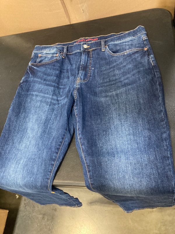 Photo 1 of Lucky Brand Men's 223 Straight Leg 5 Pocket Stretch Denim Jean