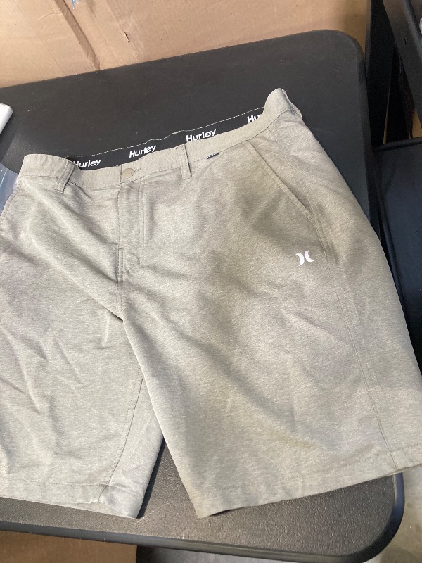 Photo 1 of Hurley Mens Green Stretch Chino Style Shorts size 36