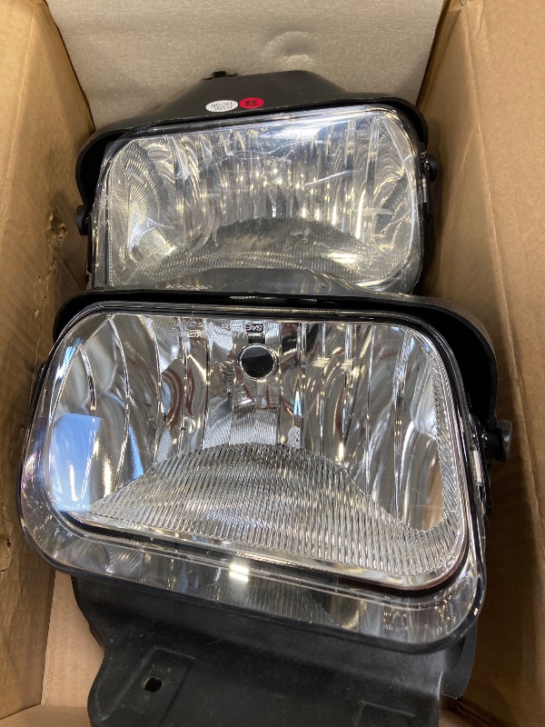 Photo 1 of A ABIGAIL Driving Fog Lights Lamps Replacement for Chevy Silverado 2003 2004 2005 2006 2007 All Models Avalanche 2002-2006 Without Body Cladding H10 12V 42W Halogen Bulbs (Clear Lens)