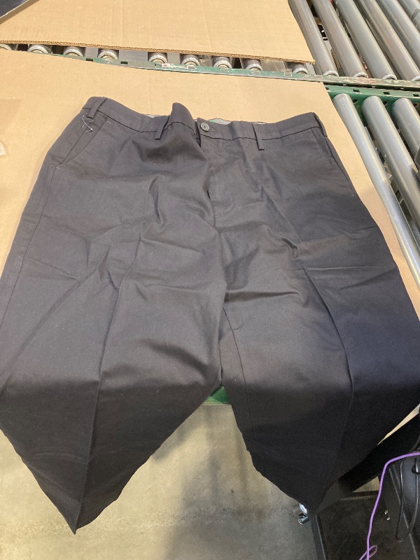 Photo 1 of Dockers Men's Relaxed Fit Comfort Khaki Pants ( size 40 )