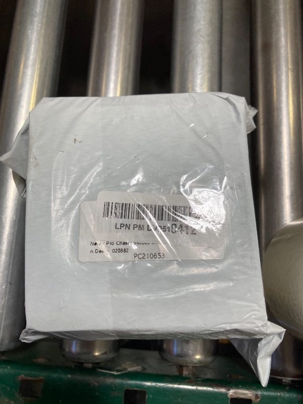 Photo 1 of Pro Chaser 215369 798654 Carburetor compatible with Briggs Stratton 214706 696065 696065 697422 215434 214706T 792970 12211 Intek 190 Engine 850 Series 6.75 OHV Engine Fits John Deere 020382