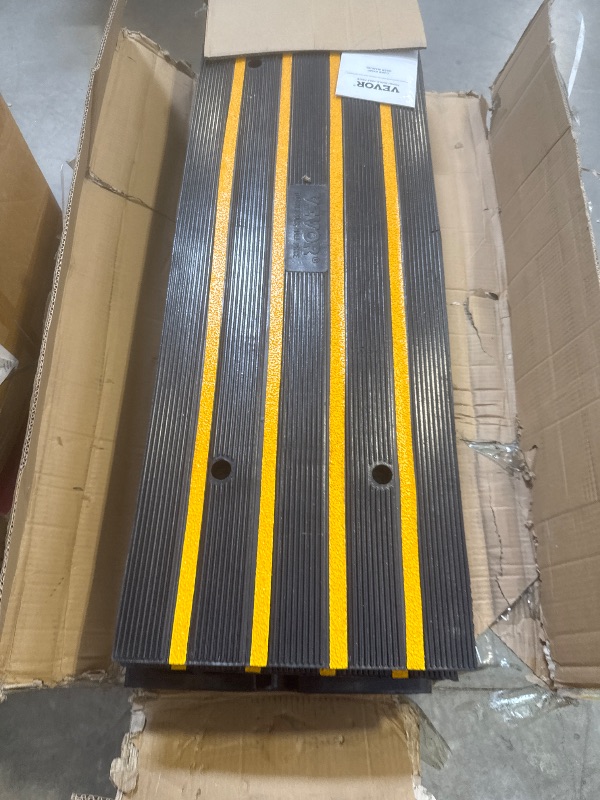 Photo 1 of VEVOR Curb Ramp, 3 Pack Rubber Driveway Ramps, Heavy Duty  Weight Capacity Threshold Ramp,Curbside Bridge Ramps for Loading Dock Garage Sidewalk, Expandable Full Ramp Set
