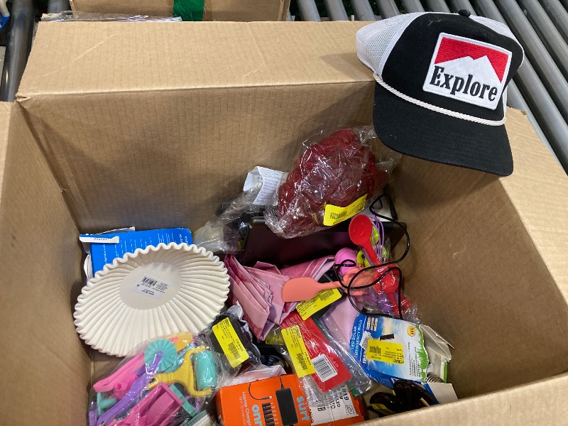 Photo 1 of BOX LOT OF ASSORTED MERCHANDISE