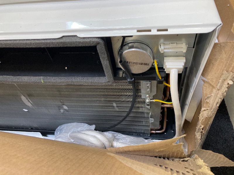 Photo 1 of  LG LW1424RD, 14000 BTU, White 14,000 Window Air Conditioner, 115V, 700 Sq.Ft. (25' x 28' Room Size), Quiet Operation, Electronic Control with Remote, 3 Cooling & Fan Speeds, Auto Restart 