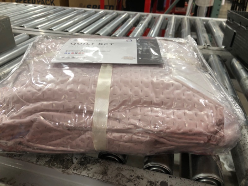 Photo 1 of KASENTEX Luxury Velvet Quilt Set Queen Size, Lightweight Velvet Comforter, Thin Bedspread Coverlet Bedding Set, with 2 Matching Pillow Shams, All Season, Ultra Soft Cozy Dusty Rose Pink