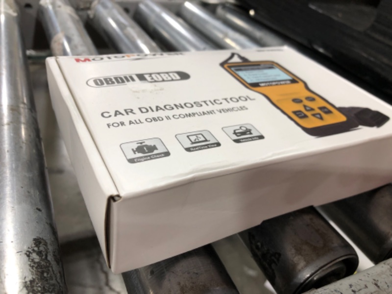 Photo 1 of MOTOPOWER MP69033 Car OBD2 Scanner Code Reader Engine Fault Scanner CAN Diagnostic Scan Tool for All OBD II Protocol Cars Since 1996, Yellow