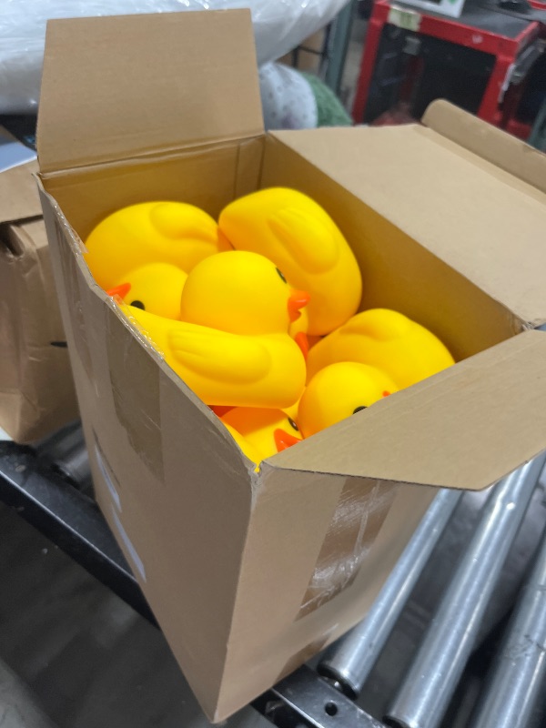 Photo 1 of Deekin 20 Pcs Large Yellow Rubber Ducks Bulk Large Duck Bath Toy Squeak Rubber Bathtub Floating Bath for Birthday Party Decoration Gift Swimming Pool (5 Inch)