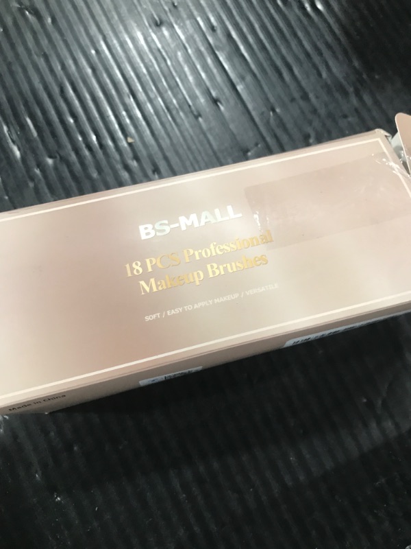 Photo 1 of BS-MALL Makeup Brush Set 18 Pcs Premium Synthetic Foundation Powder Concealers Eye shadows Blush Makeup Brushes with black case