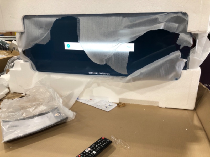 Photo 1 of SAMSUNG 40-inch Class LED Smart FHD TV 1080P (UN40N5200AFXZA, 2019 Model)