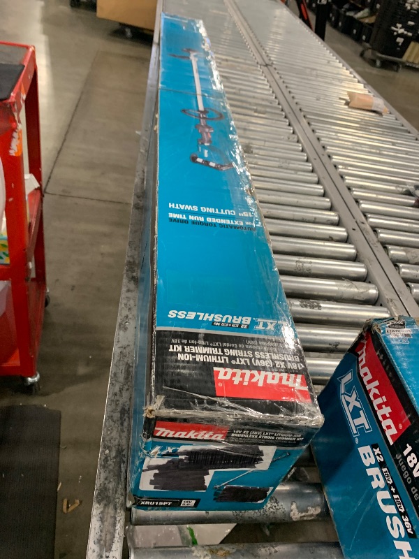 Photo 1 of Makita XRU15PT 36V (18V X2) LXT® Brushless String Trimmer Kit (5.0Ah)