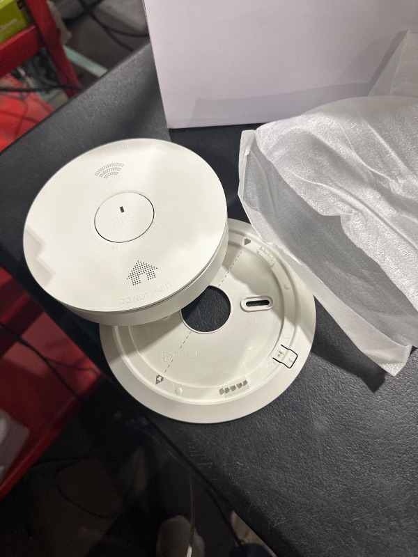 Photo 1 of Detectors 10 Year Sealed Battery Operated,UL217-9th Listed Smoke Alarm with Voice Alert,Photoelectric Sensor Fire Alarms Smoke Detectors with LED Lights for Home, GS886-H04 (6 Pack)