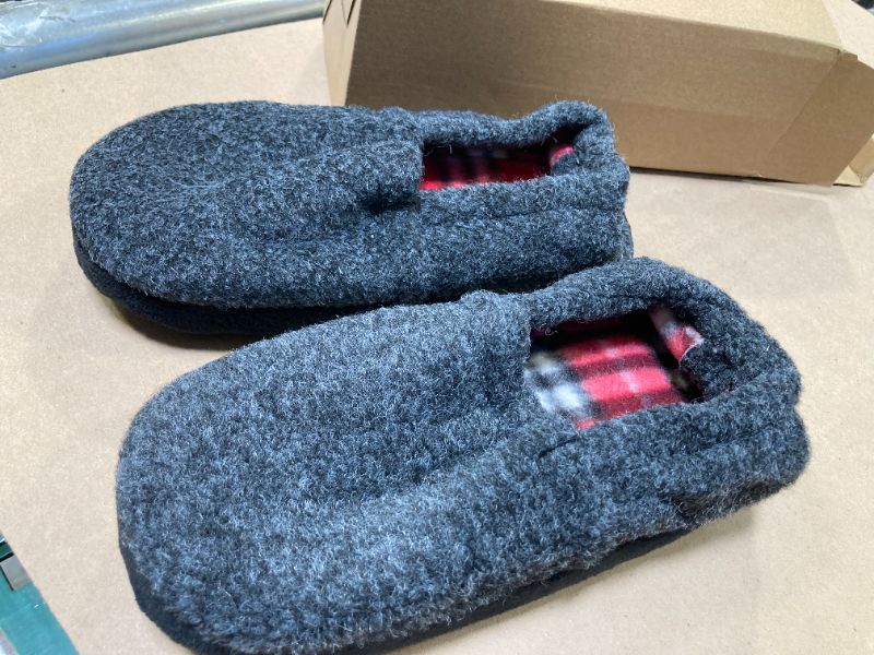 Photo 1 of Kids Slippers Size 13/1