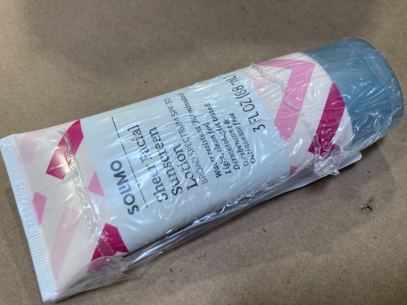 Photo 1 of Amazon Brand - Solimo Sheer Face Sunscreen, Formulated without Octinoxate & Oxybenzone, Unscented, 3 fl oz (Pack of 1)