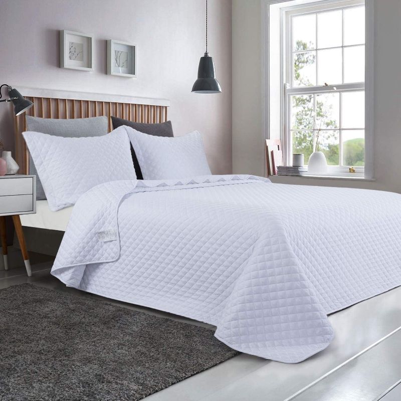 Photo 1 of HOMBYS 3 Piece Oversized King Quilt Set Bedspread 120x132 Reversible Lightweight Coverlet Alaskan Summer Comforter Set (Alaskan King 120x132, Grey)