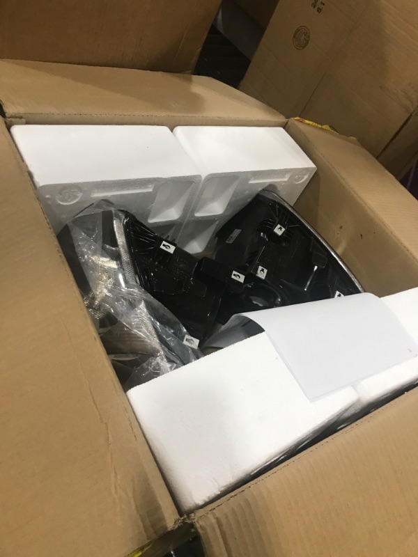 Photo 1 of ADCARLIGHTS 2001-2007 Dodge Caravan Headlight Assembly for 01-07 Dodge Caravan /01-03 Chrysler Voyager /01-04 Chrysler Town and Country /05-07 Town & Country (Fits Base Model ONLY)