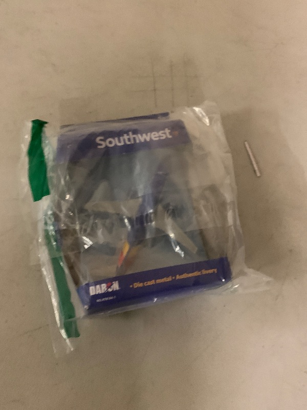 Photo 1 of Daron Toy Airplane – Southwest Airlines – Die-Cast Metal Model Airplane Toy with Plastic Parts for Kids Ages 3+
