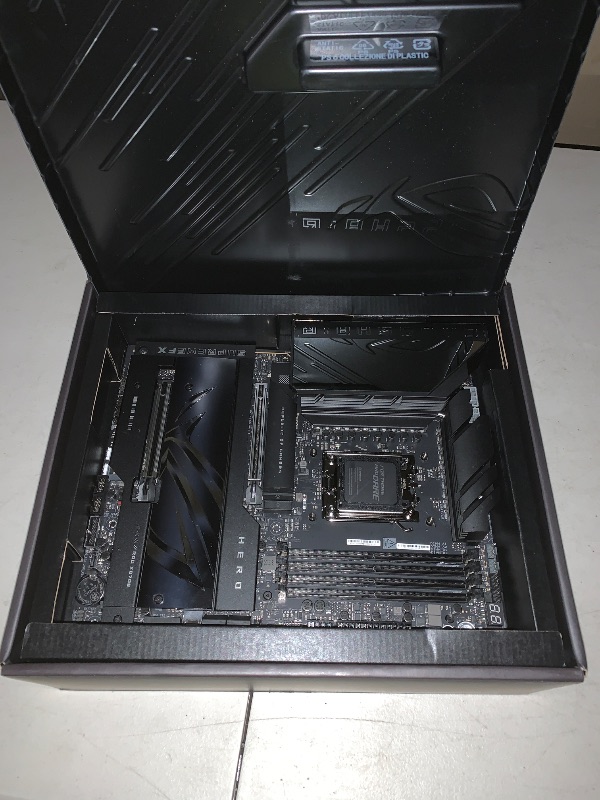 Photo 1 of *SEE NOTES* ASUS ROG Crosshair X870E Hero AMD X870E AM5 ATX Motherboard, Advanced AI PC Ready, 18+2+2 Power Stages, DDR5, PCIe® 5.0, 5X M.2, Wi-Fi 7, USB4®, AI Overclocking, Core Flex, PCIe Slot Q-Release Slim