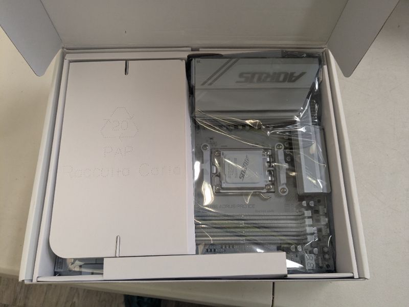 Photo 1 of GIGABYTE X870E AORUS PRO ICE AMD AM5 LGA 1718 Motherboard, ATX, DDR5, 4X M.2, PCIe 5.0, USB4, WIFI7, 2.5GbE LAN, EZ-Latch, 5-Year Warranty