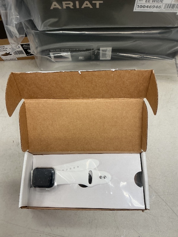 Photo 1 of Apple Watch SE (2nd Gen) (GPS + Cellular, 40mm) - Silver Aluminum Case with White Sport Band, M/L (Renewed)