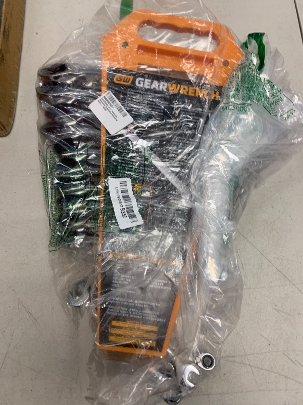 Photo 1 of GEAWRENCH 16 Pc. Reversible Ratcheting Combination Wrench Set, Metric - 9602N