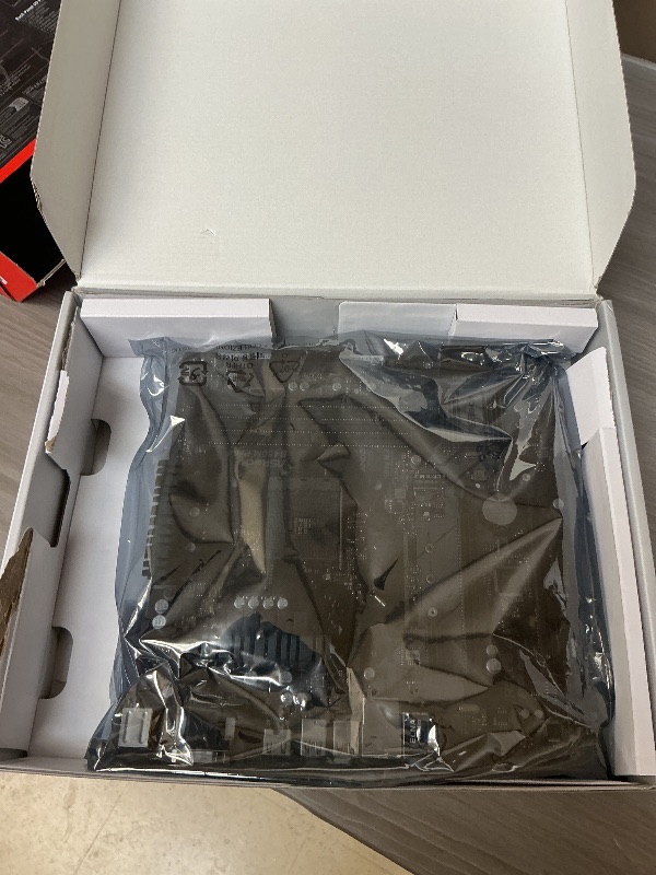 Photo 1 of SEE NOTES PICTURES……….ASUS ROG Strix B650-A Gaming WiFi 6E AM5 (LGA1718) Ryzen 7000 Motherboard(12+2 Power Stages,DDR5,3xM.2 Slots,PCIe® 4.0, 2.5G LAN,WiFi 6E,USB 3.2 Gen 2x2 Type-C® Port)