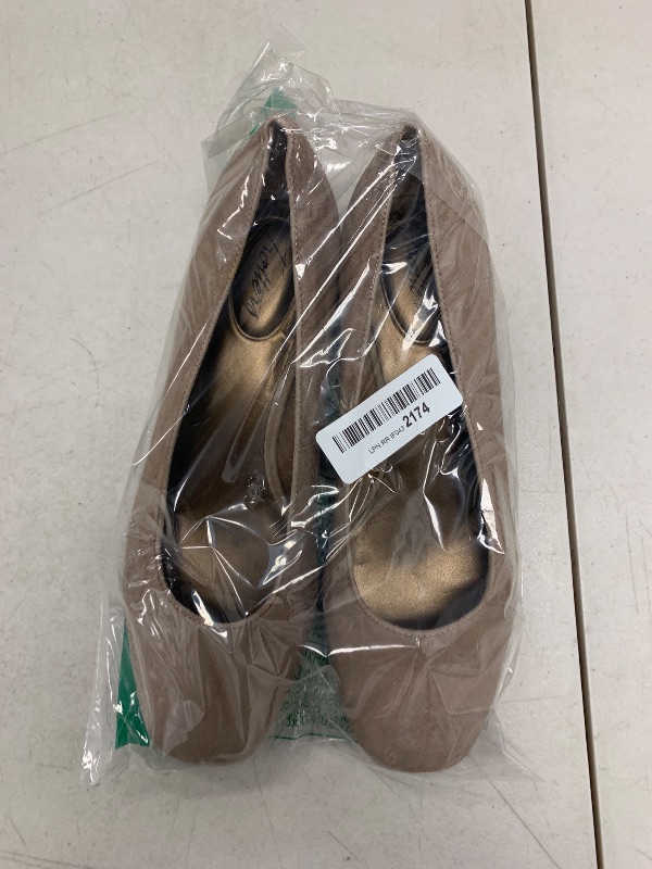 Photo 1 of Trotters Women's LOLA Pump, Dark Nude, 8.5 2W US