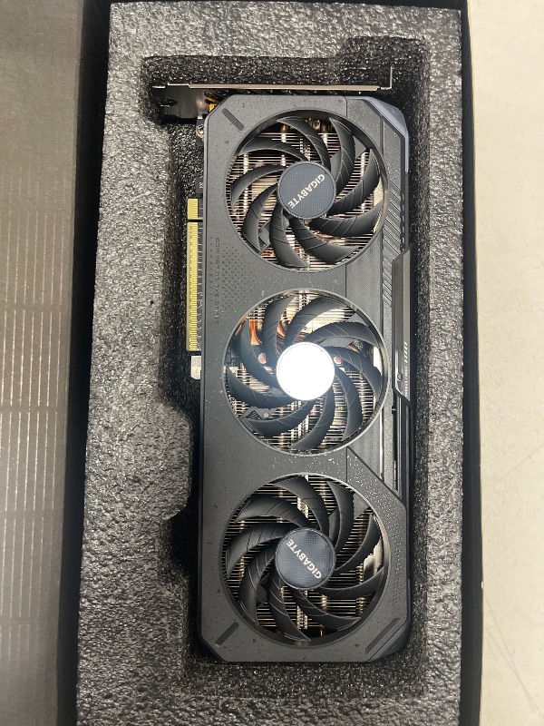 Photo 1 of GIGABYTE Radeon RX 9060 XT Gaming OC 8G Graphics Card