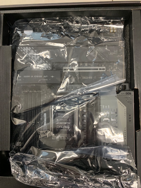 Photo 1 of ASUS ROG Strix X870E-E Gaming WiFi AMD AM5 X870 ATX Motherboard 18+2+2 Power Stages, Dynamic OC Switcher, Core Flex, DDR5 AEMP, WiFi 7, 5X M.2, PCIe® 5.0, Q-Release Slim, USB4®, AI OCing & Networking