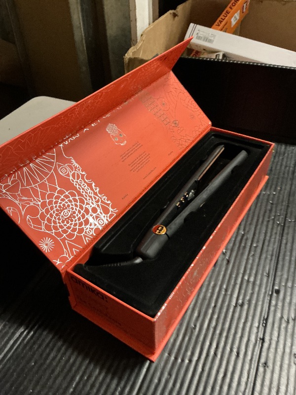 Photo 1 of amika The Confidante Moisture Maintenance Styler