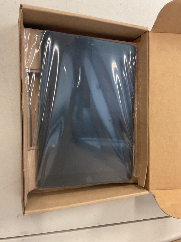 Photo 1 of Apple iPad 2020 (10.2-inch, Wi-Fi, 32GB) - Space Gray (Renewed)