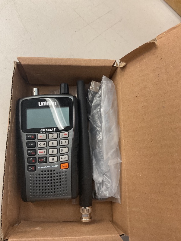 Photo 1 of Uniden Bearcat BC125AT Handheld Scanner, 500-Alpha-Tagged Channels, Close Call Technology, PC Programable, Aviation, Marine, Railroad, NASCAR, Racing, and Non-Digital Police/Fire/Public Safety.
