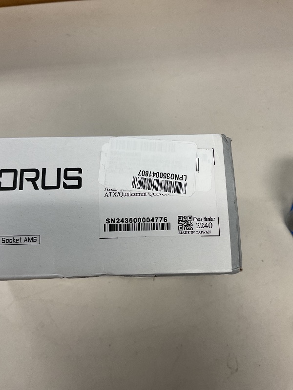 Photo 1 of GIGABYTE - X870E AORUS PRO ICE (Socket AM5) AMD X870 ATX DDR5 Wi-Fi 7 Motherboard - White
