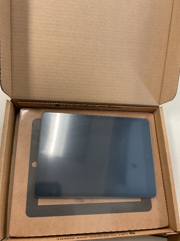 Photo 1 of Apple iPad 2020 (10.2-inch, Wi-Fi, 32GB) - Space Gray (Renewed)