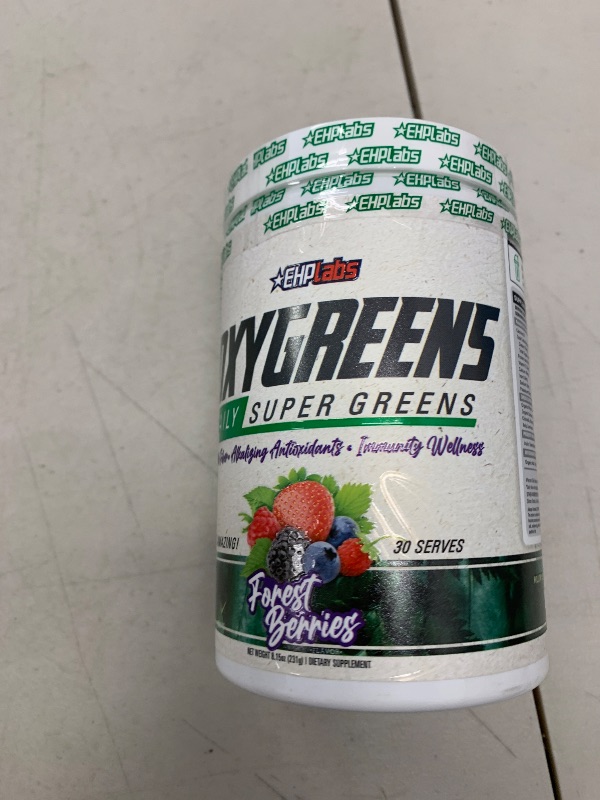 Photo 1 of EHP Labs OxyGreens Super Greens Powder – Daily Greens & Superfood Supplement with Spirulina, Chlorella, Prebiotics, Digestive Enzymes, Antioxidants – 30 Servings (Forest Berries)

