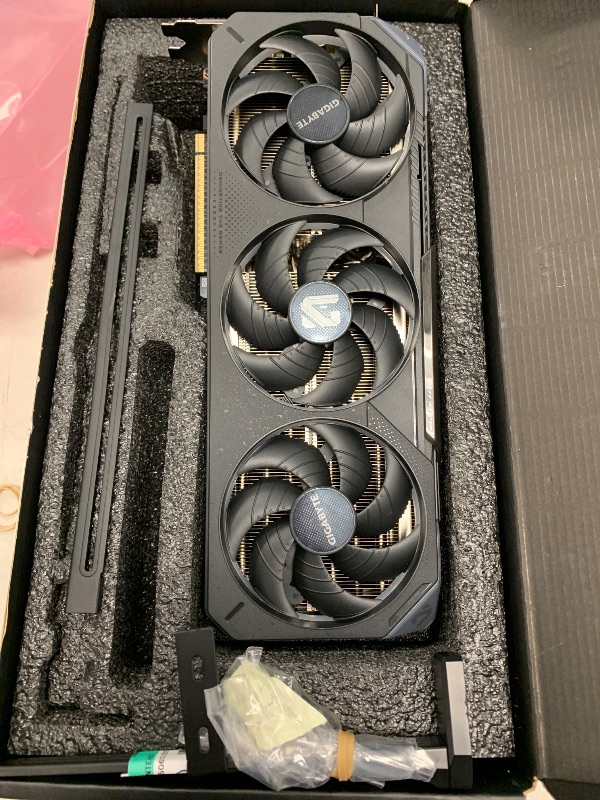 Photo 1 of GIGABYTE GeForce RTX 5070 Gaming OC 12G Graphics Card, 12GB 192-bit GDDR7, PCIe 5.0, WINDFORCE Cooling System, GV-N5070GAMING OC-12GD Video Card1046715321