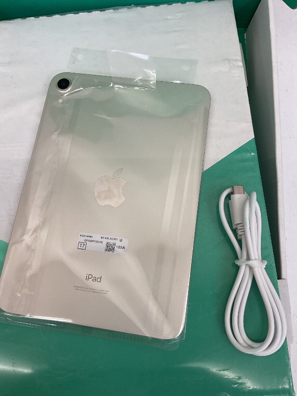 Photo 1 of Apple 2021 iPad mini 6 (8.3 inch, Wi-Fi, 64GB) Starlight (Renewed Premium)