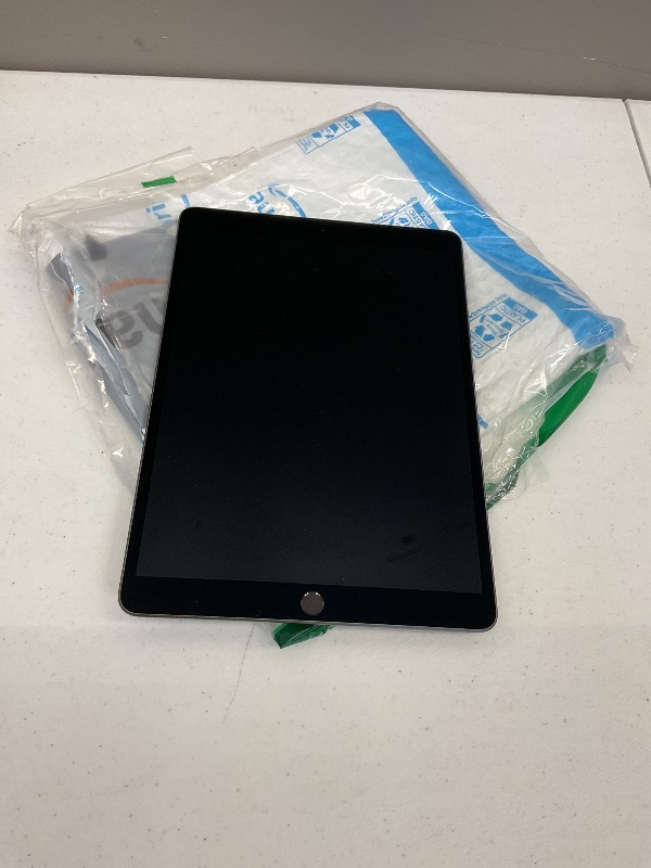 Photo 1 of Apple iPad Air (10.5-inch, Wi-Fi, 64GB) Space Gray (Renewed)