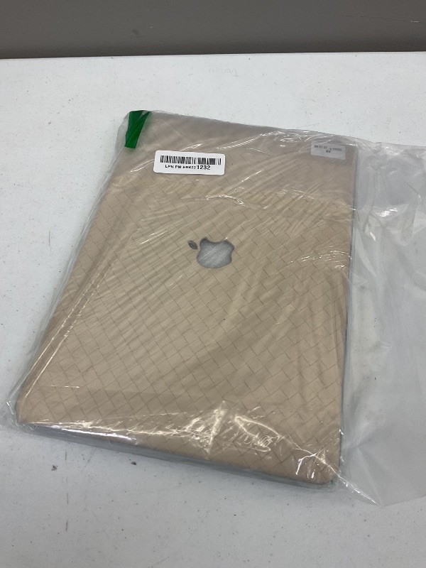 Photo 1 of Seorsok Compatible with MacBook Pro 13 inch Case M2 2023,2022,2021-2016 A2338 M1 A2251 A2289 A2159 A1989 A1708 A1706,Elegant Leather Plastic Hard Case&Transparent Keyboard Cover,Beige Tartan
